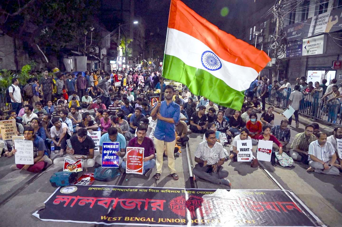 Kolkata rape case: Junior doctors continue protest near Kolkata police headquarters